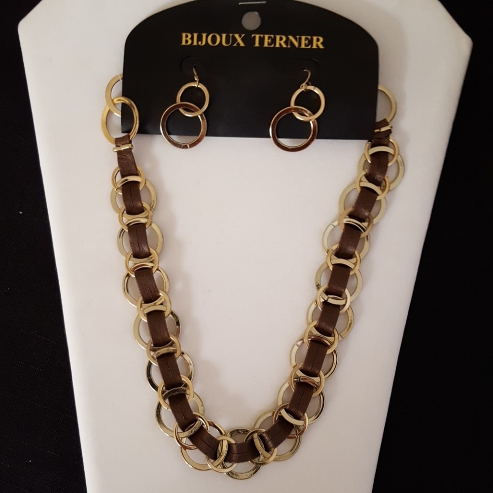 Bijoux Terner necklace and earring set